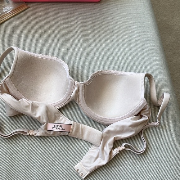 2 Victoria's Secret lined Demi bras  | Lightly lined | 34A - Picture 8 of 10